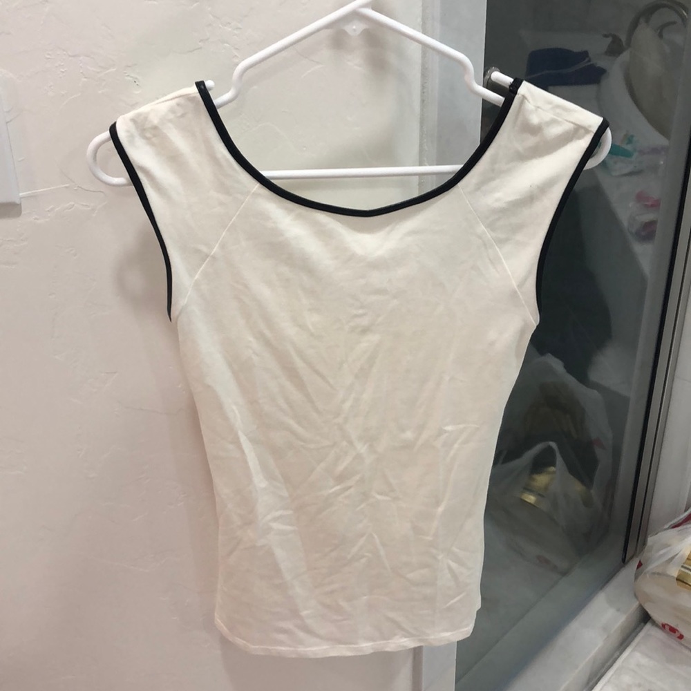 Scoop neck top